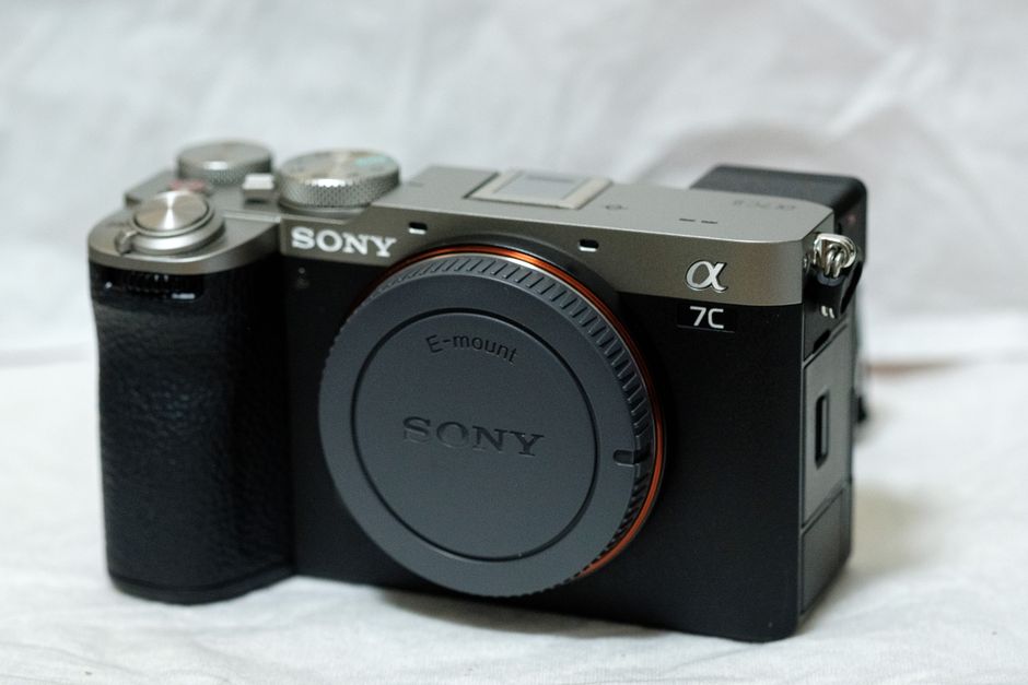 A compact mirrorless camera with lens cap, perfect for photography enthusiasts.