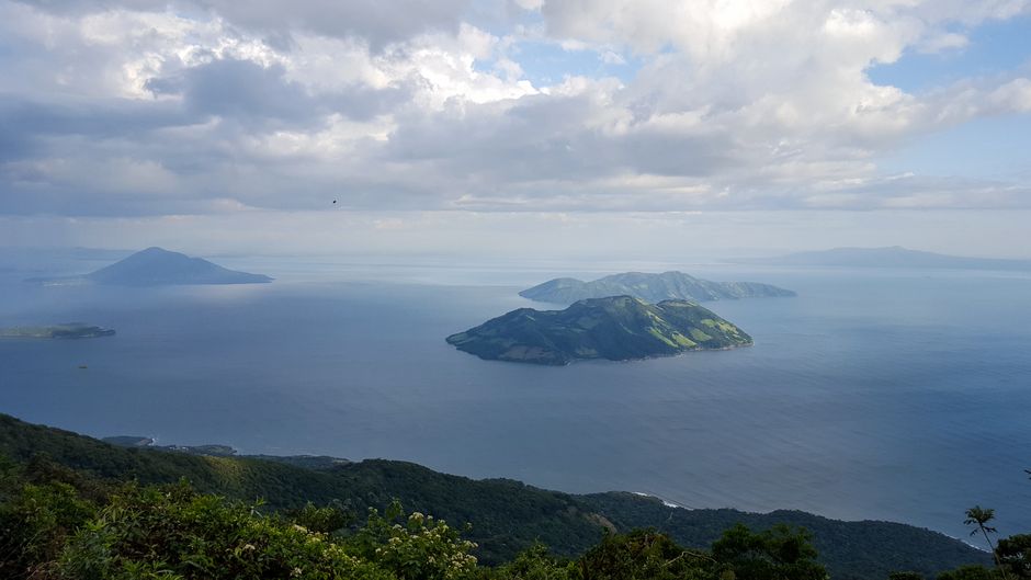 Breathtaking aerial view of islands in the Gulf of Fonseca, Honduras, showcasing lush greenery and serene waters.