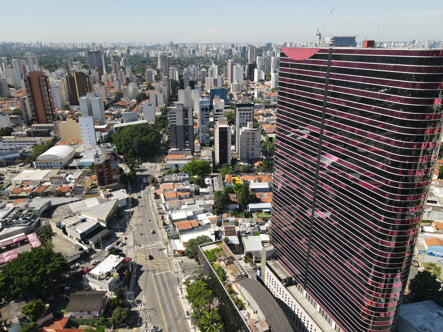 A stunning aerial view showcasing the vibrant cityscape of São Paulo, focusing on the Instituto Tomie Ohtake.